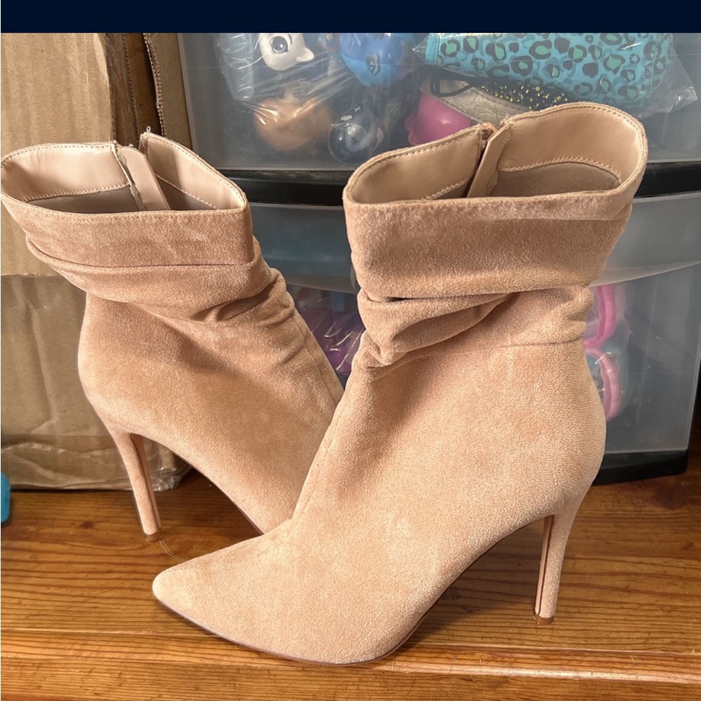 (2) Size 7.5 Heels